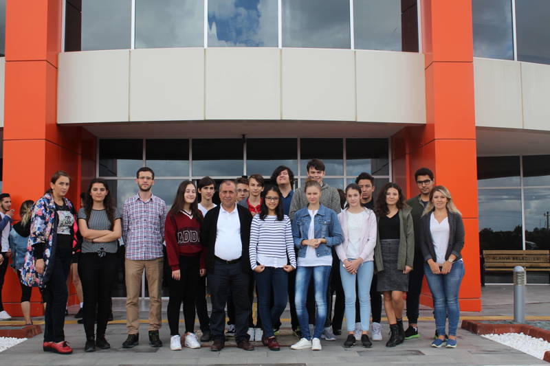 RAFET KAYIŞ MÜHENDİSLİK FAKÜLTESİ’Nİ LİSE ÖĞRENCİLERİ ZİYARET ETTİ