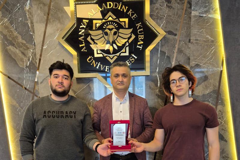 Fakültemiz Öğrencilerinden SİPER-İZ Hackathonu'nda Birincilik Başarısı