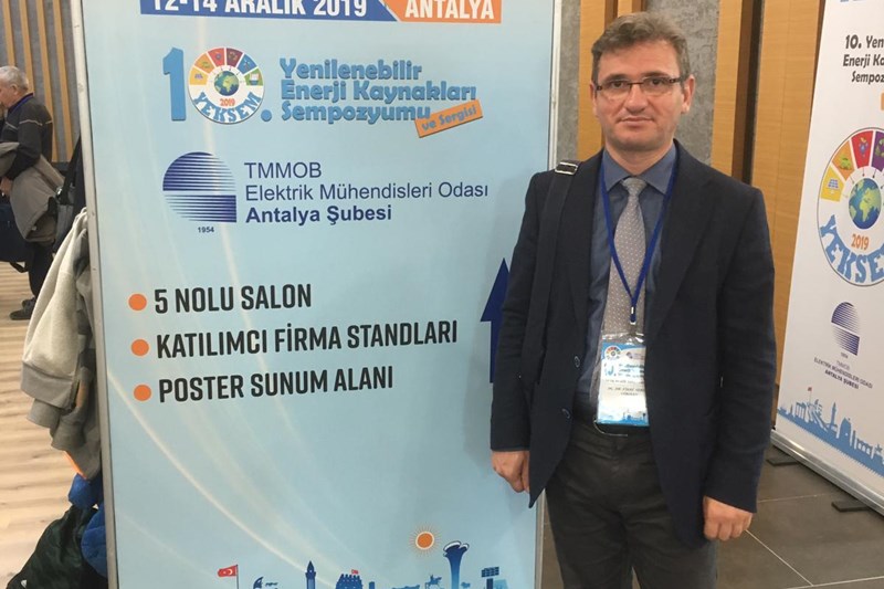 FAKÜLTEMIZ ÖĞRETIM ÜYESI DOÇ. DR.  FİKRİ SERDAR GÖKHAN 10. YENİLENEBİLİR ENERJİ KAYNAKLARI SEMPOZYUMUNDA